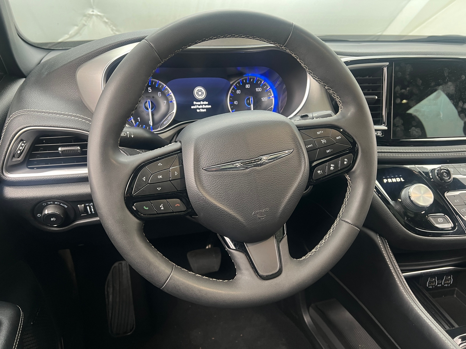 Thumbnail: 2022 Chrysler Pacifica - 4