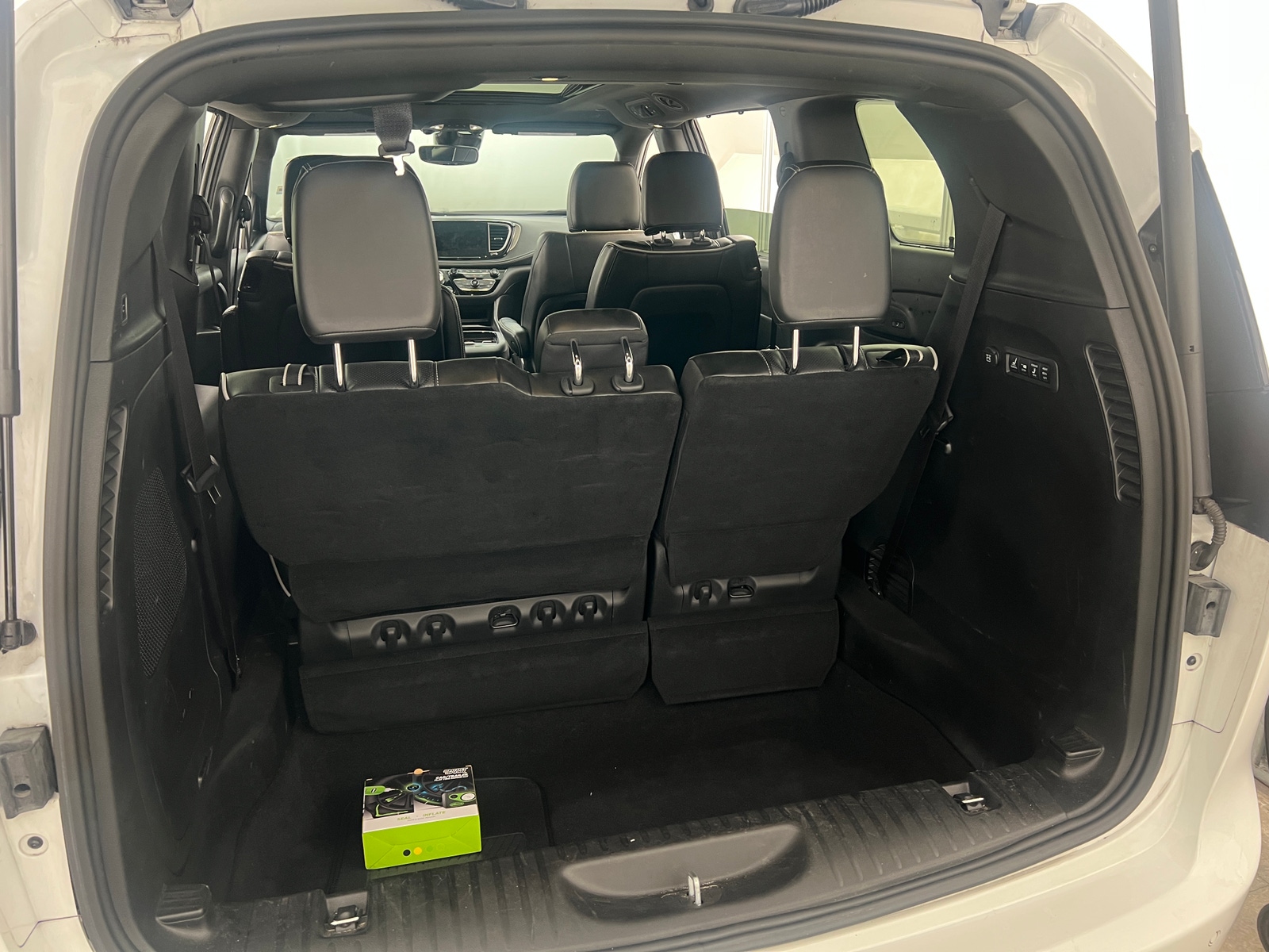 Thumbnail: 2022 Chrysler Pacifica - 6