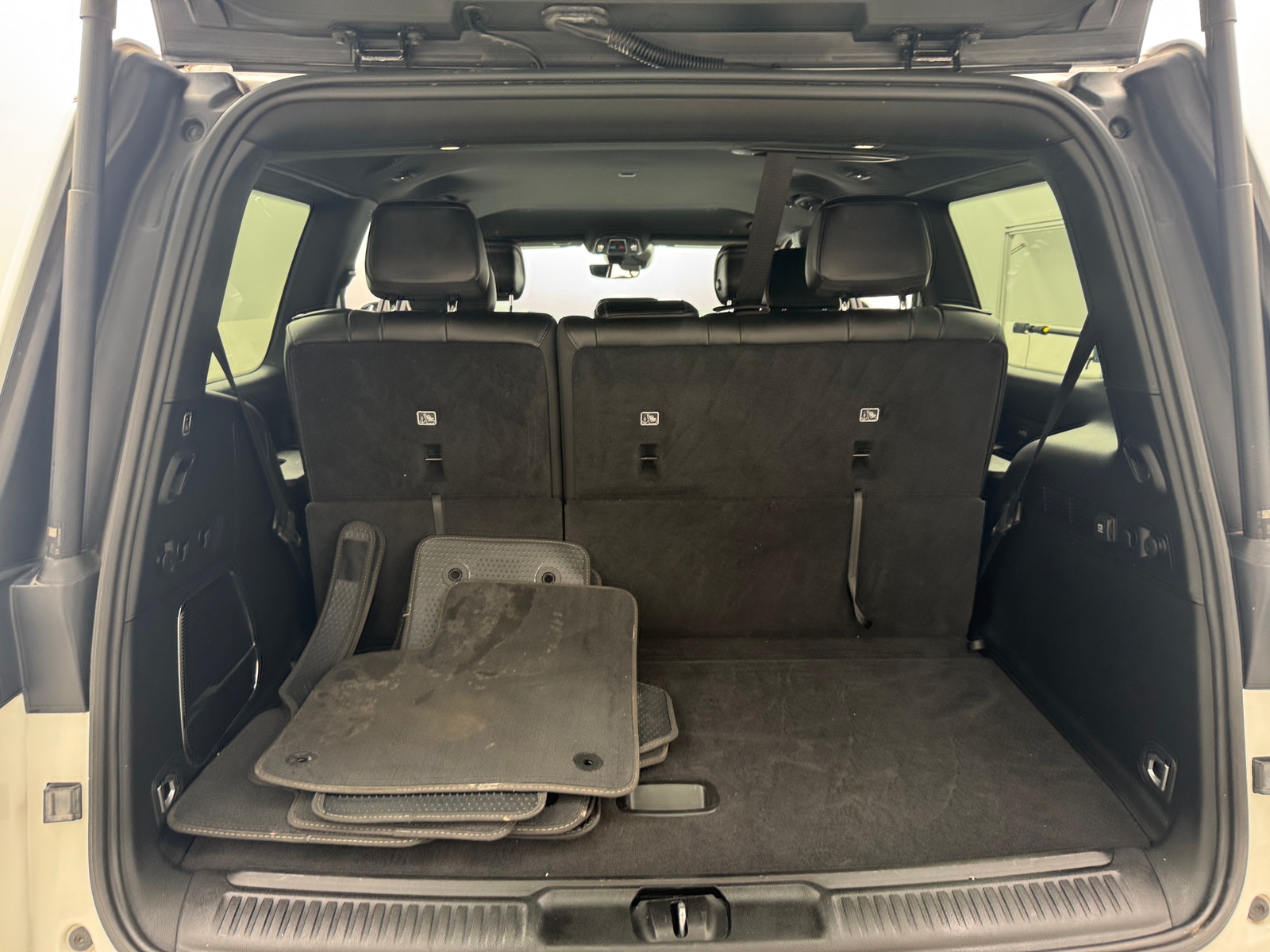 Thumbnail: 2022 Jeep Wagoneer - 6