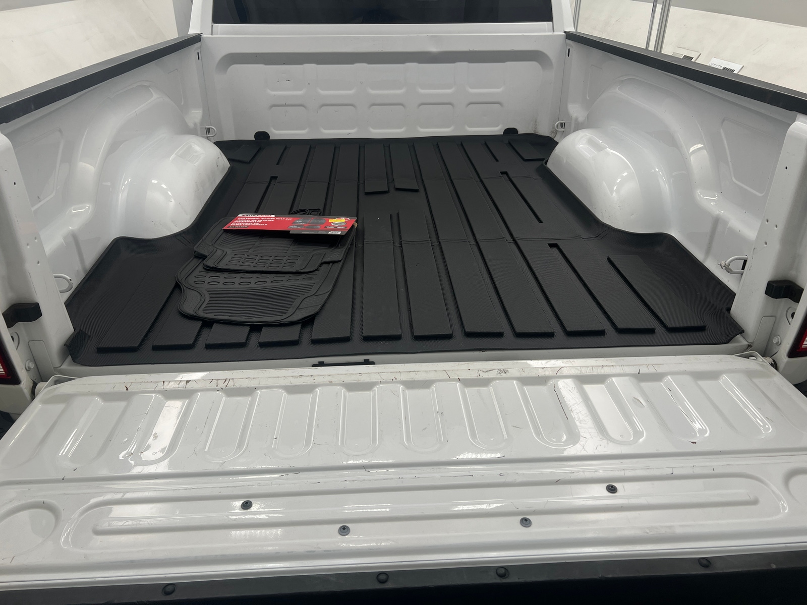 Thumbnail: 2019 RAM 1500 Classic - 7