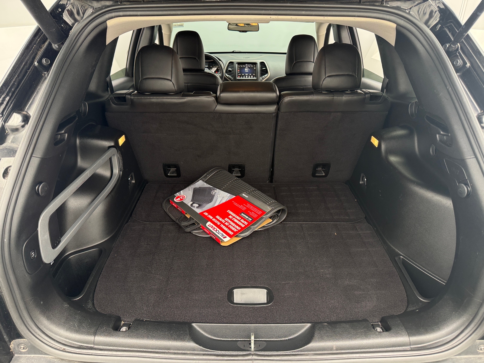 Thumbnail: 2018 Jeep Cherokee - 6