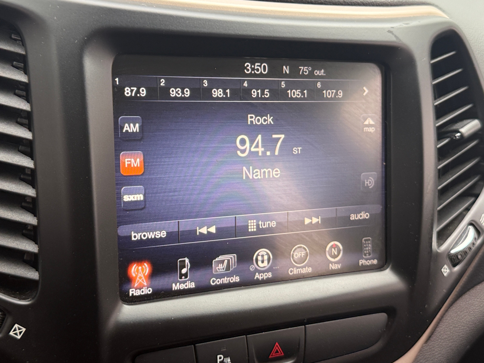 Thumbnail: 2018 Jeep Cherokee - 3