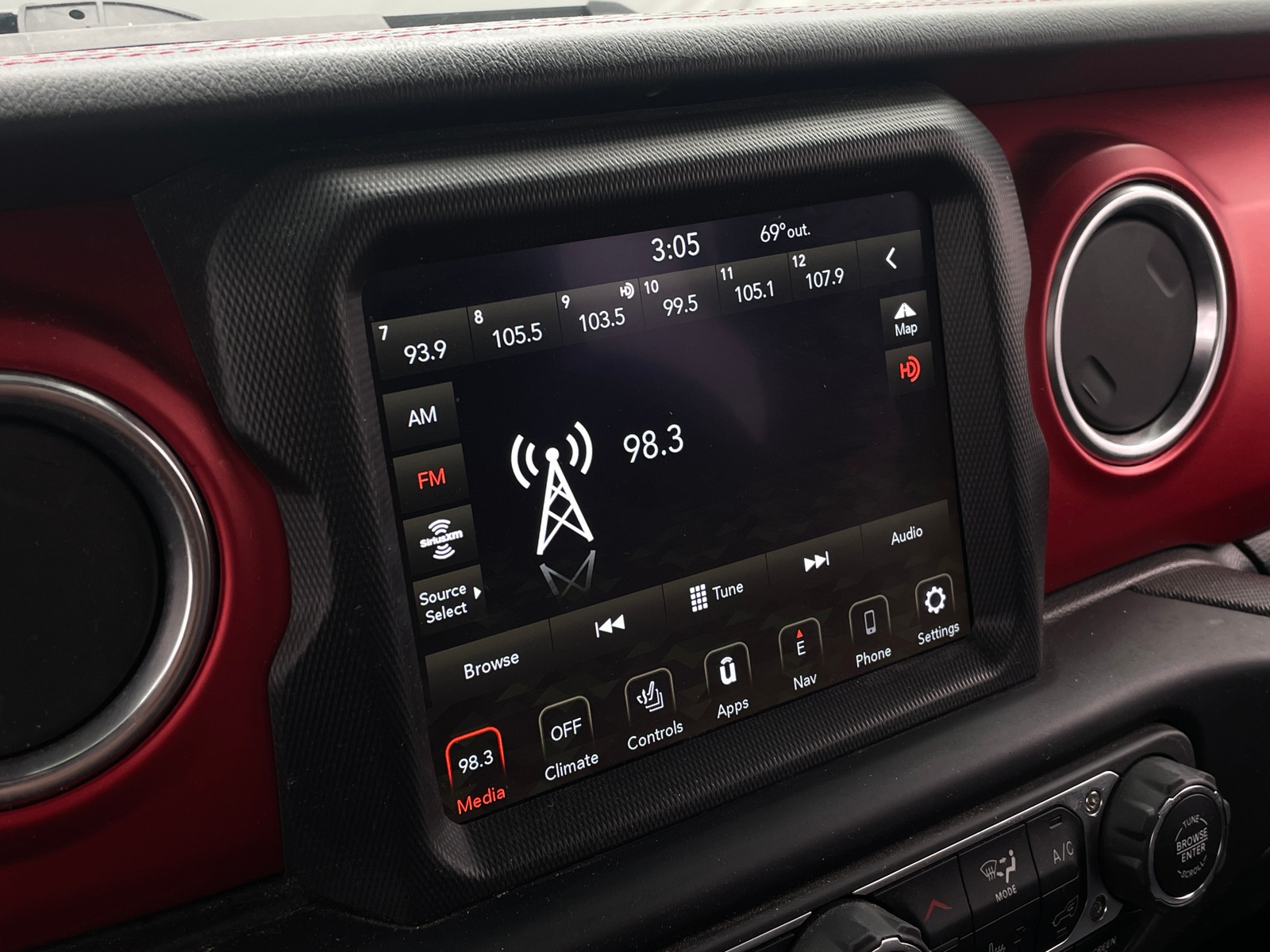 Thumbnail: 2021 Jeep Gladiator - 3