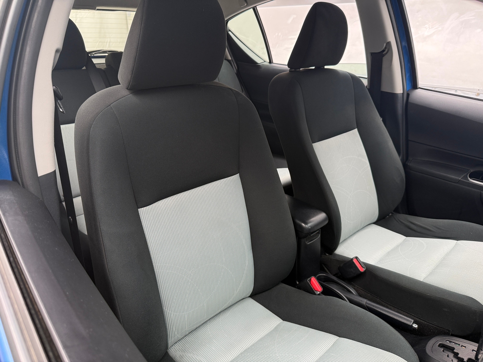 Thumbnail: 2015 Toyota Prius c - 2