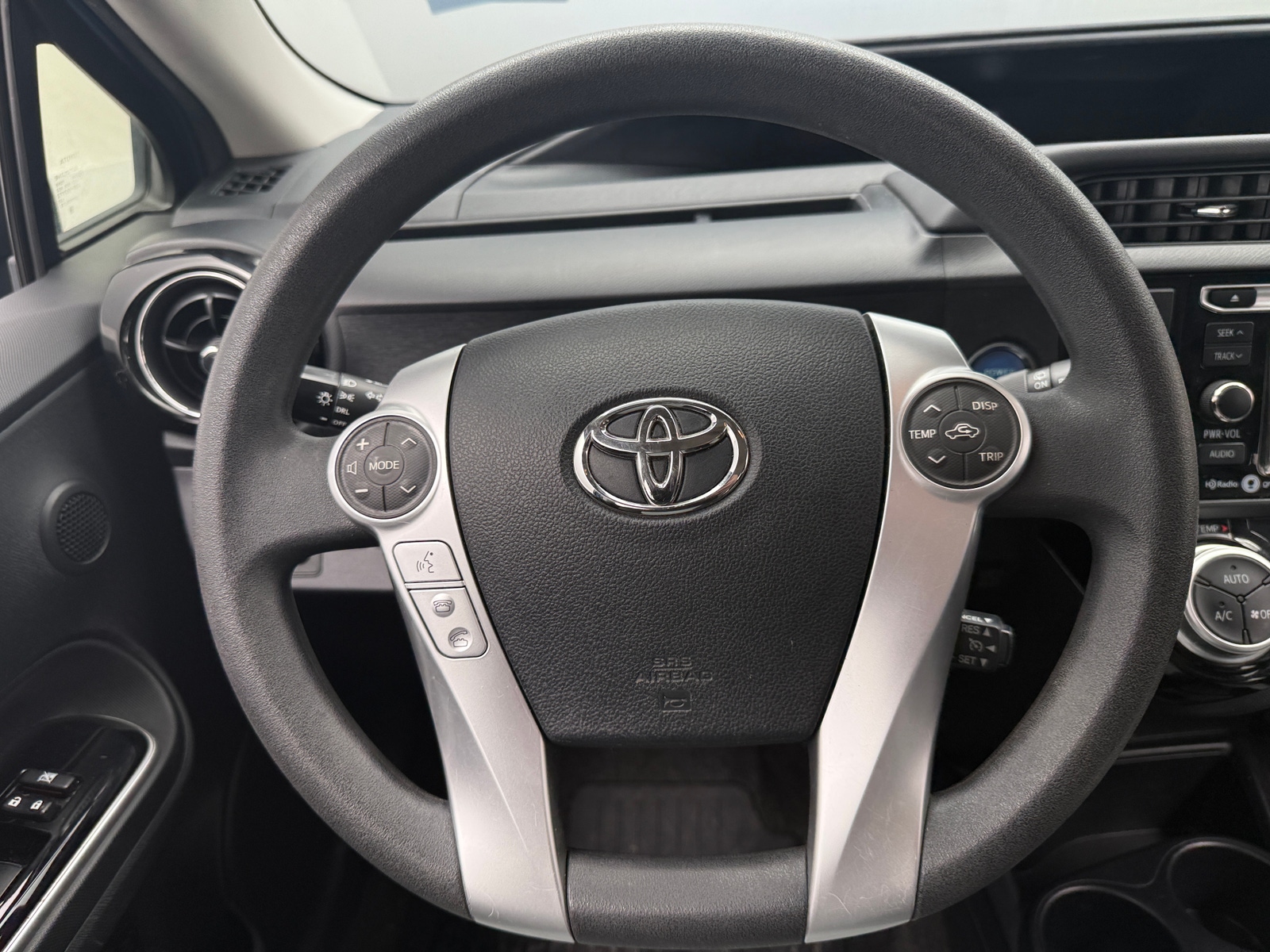 Thumbnail: 2015 Toyota Prius c - 5