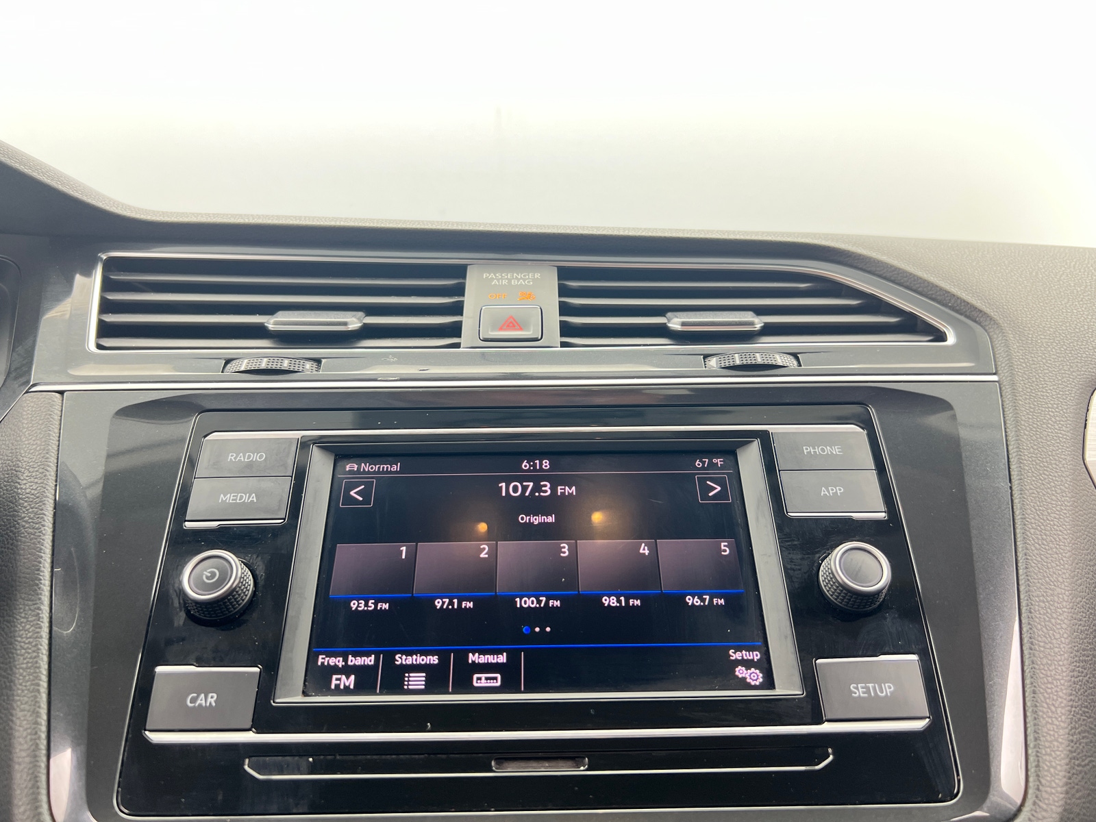 Thumbnail: 2018 Volkswagen Tiguan - 4