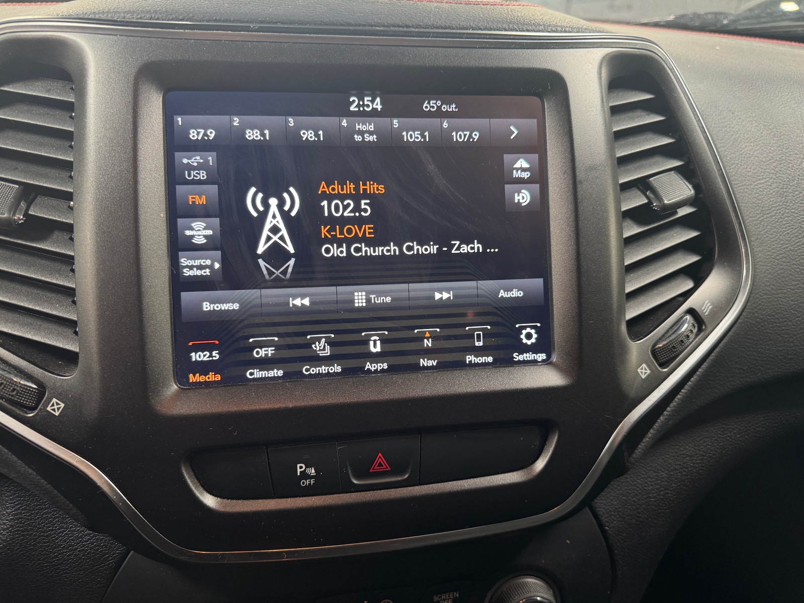 Thumbnail: 2020 Jeep Cherokee - 4