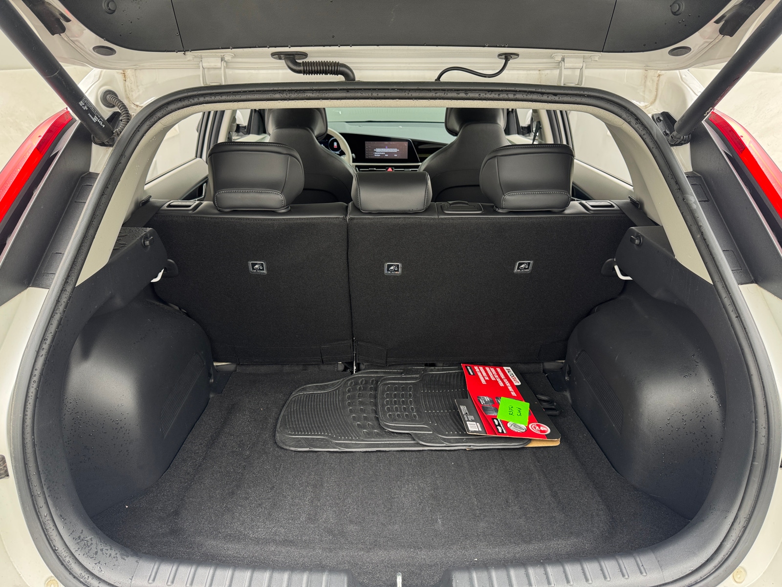 Thumbnail: 2023 Kia Niro - 6