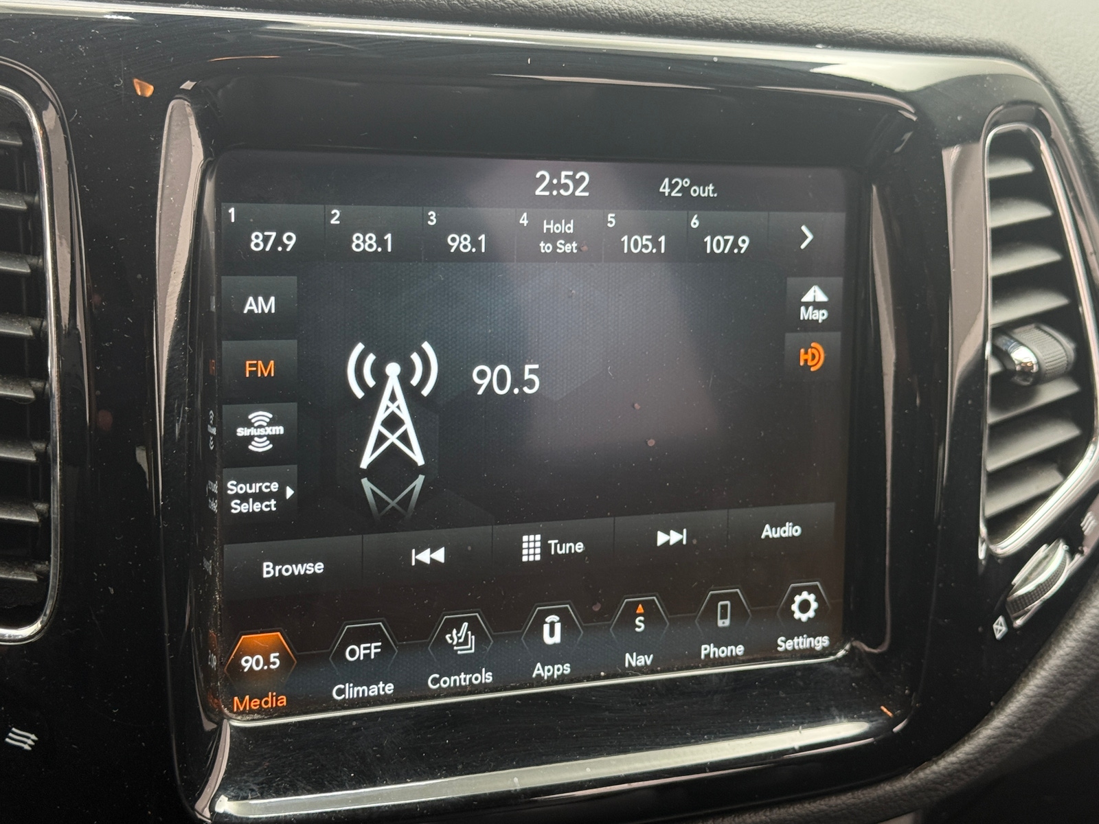 Thumbnail: 2018 Jeep Compass - 3