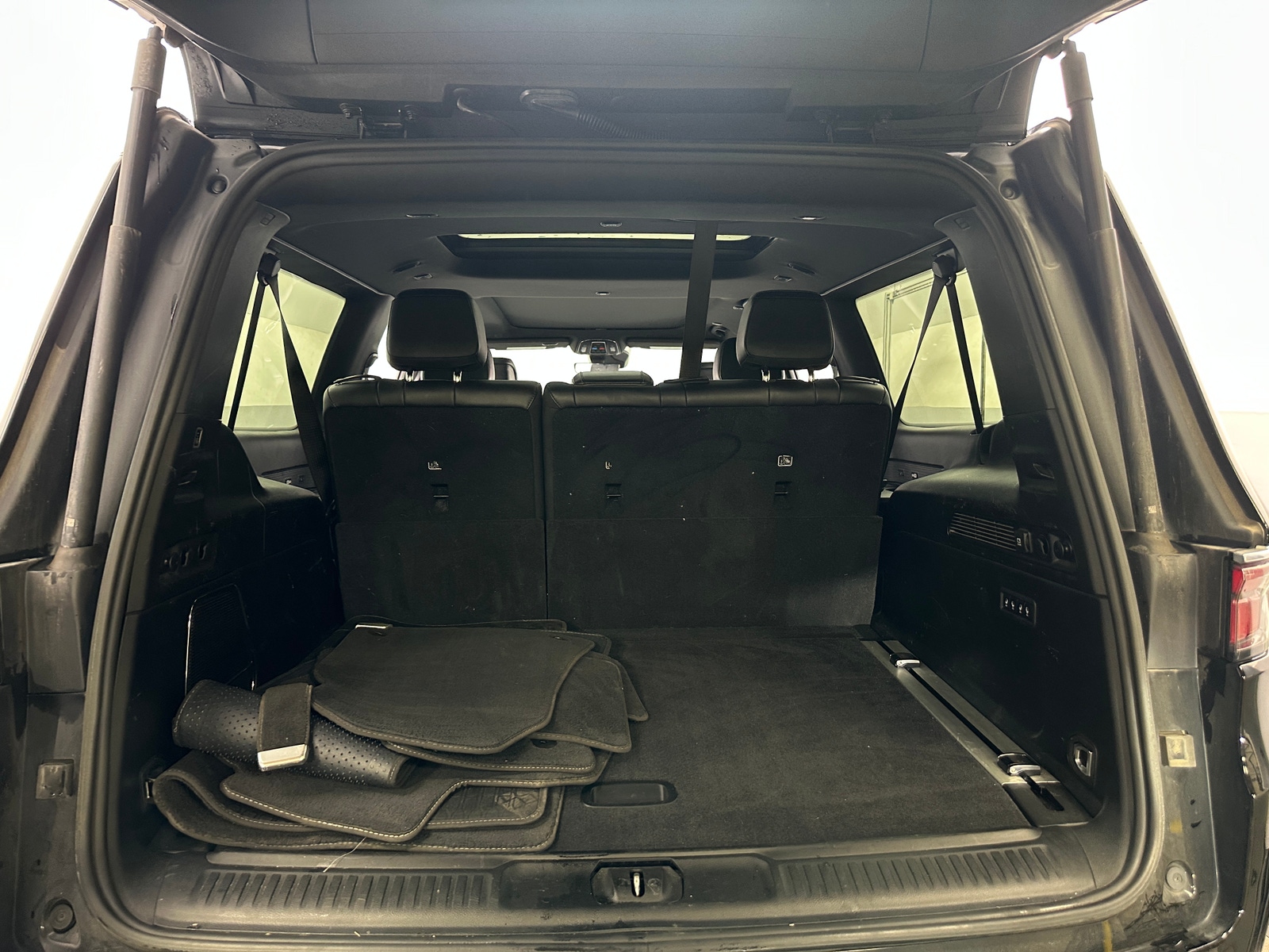 Thumbnail: 2023 Jeep Wagoneer - 6