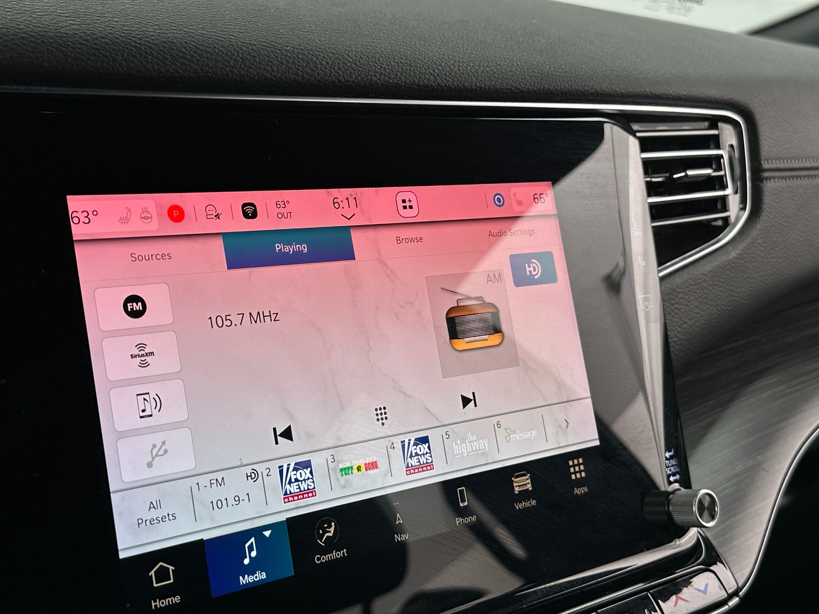 Thumbnail: 2023 Jeep Wagoneer - 3