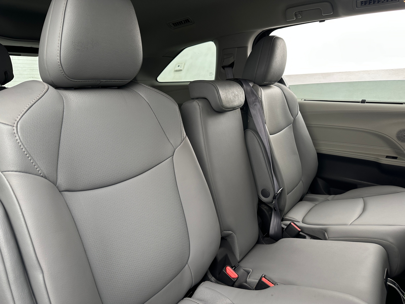 Thumbnail: 2022 Toyota Sienna - 5