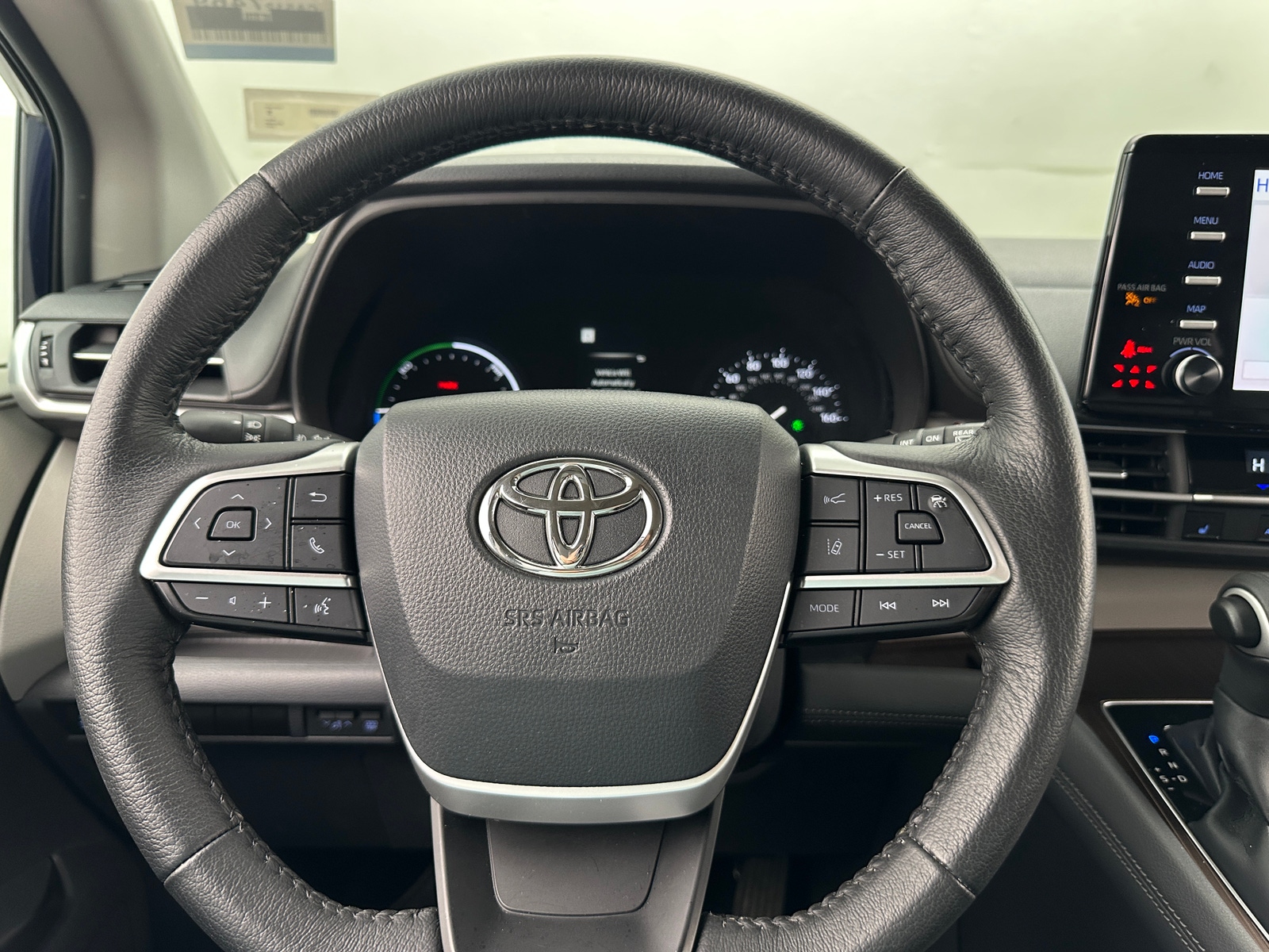 Thumbnail: 2022 Toyota Sienna - 4