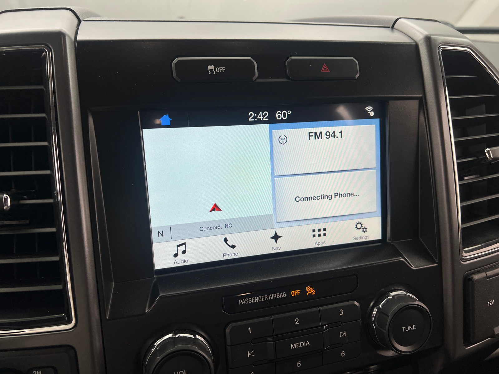 Thumbnail: 2017 Ford Econoline - 4