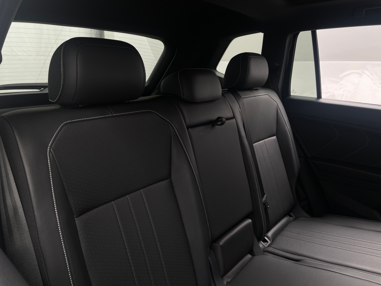 Thumbnail: 2022 Volkswagen Tiguan - 5