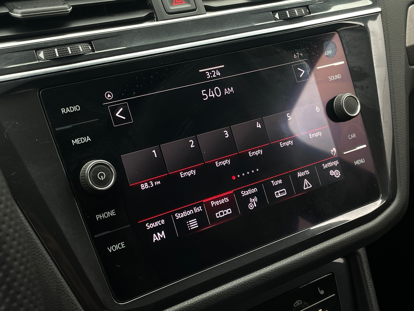 Thumbnail: 2022 Volkswagen Tiguan - 3