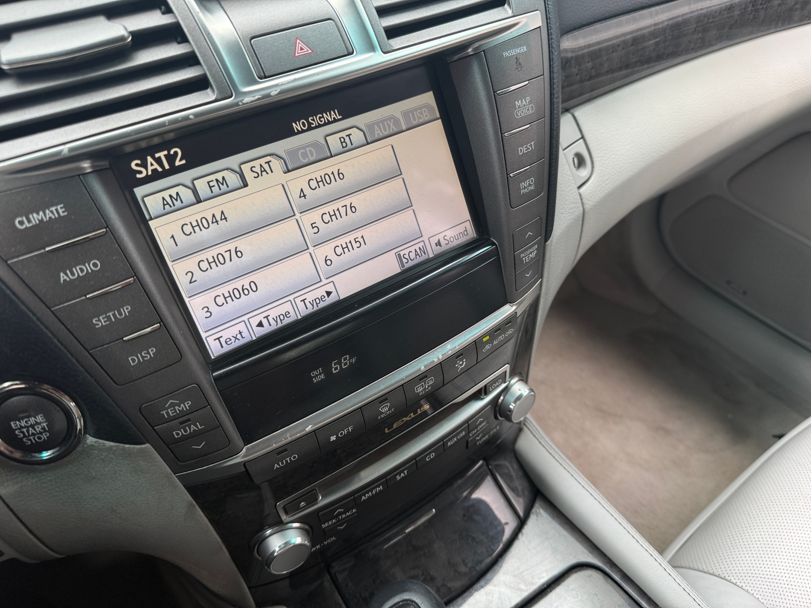 Thumbnail: 2012 Lexus LS - 3