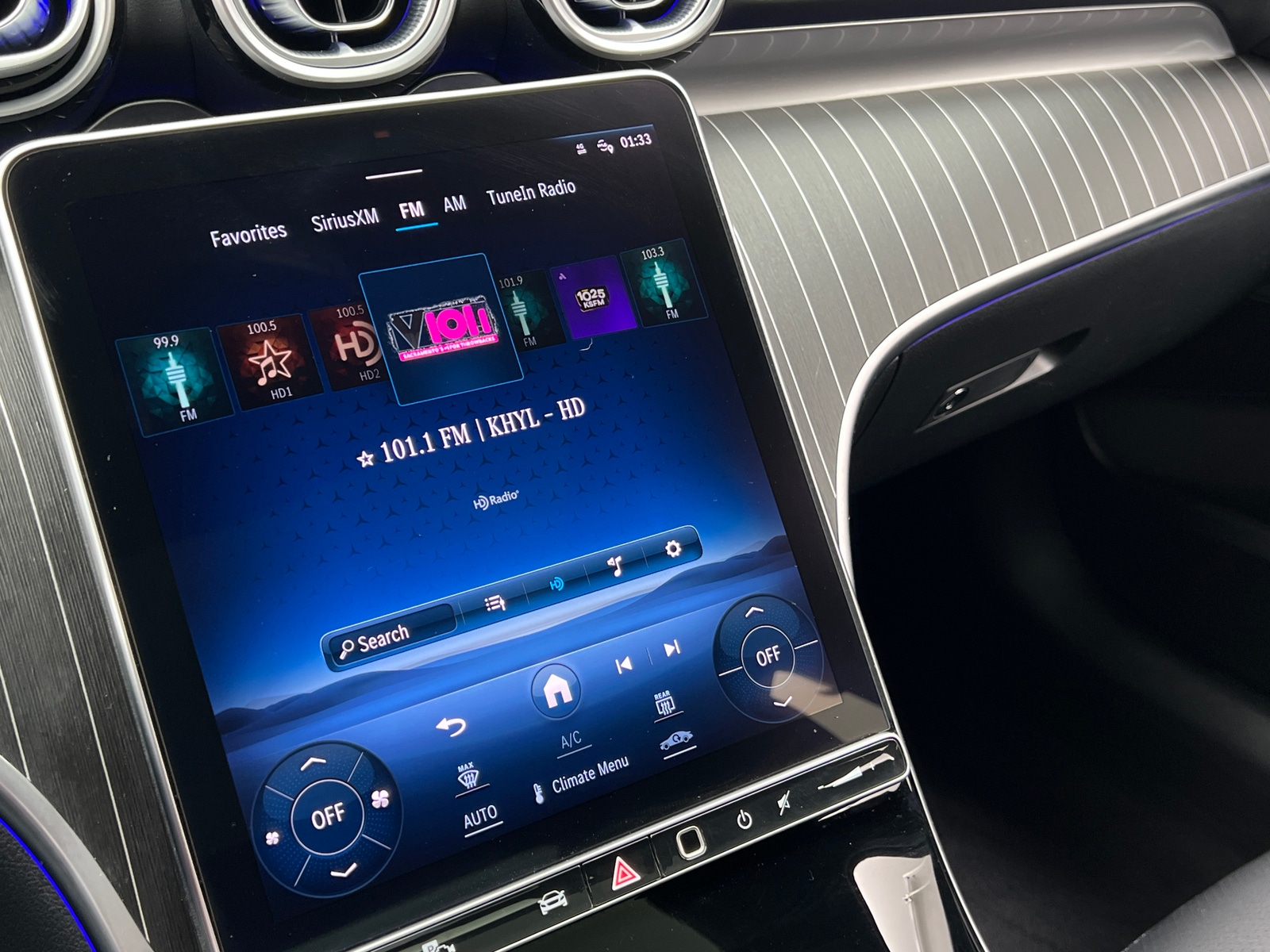 Thumbnail: 2023 Mercedes-Benz C-Class - 3