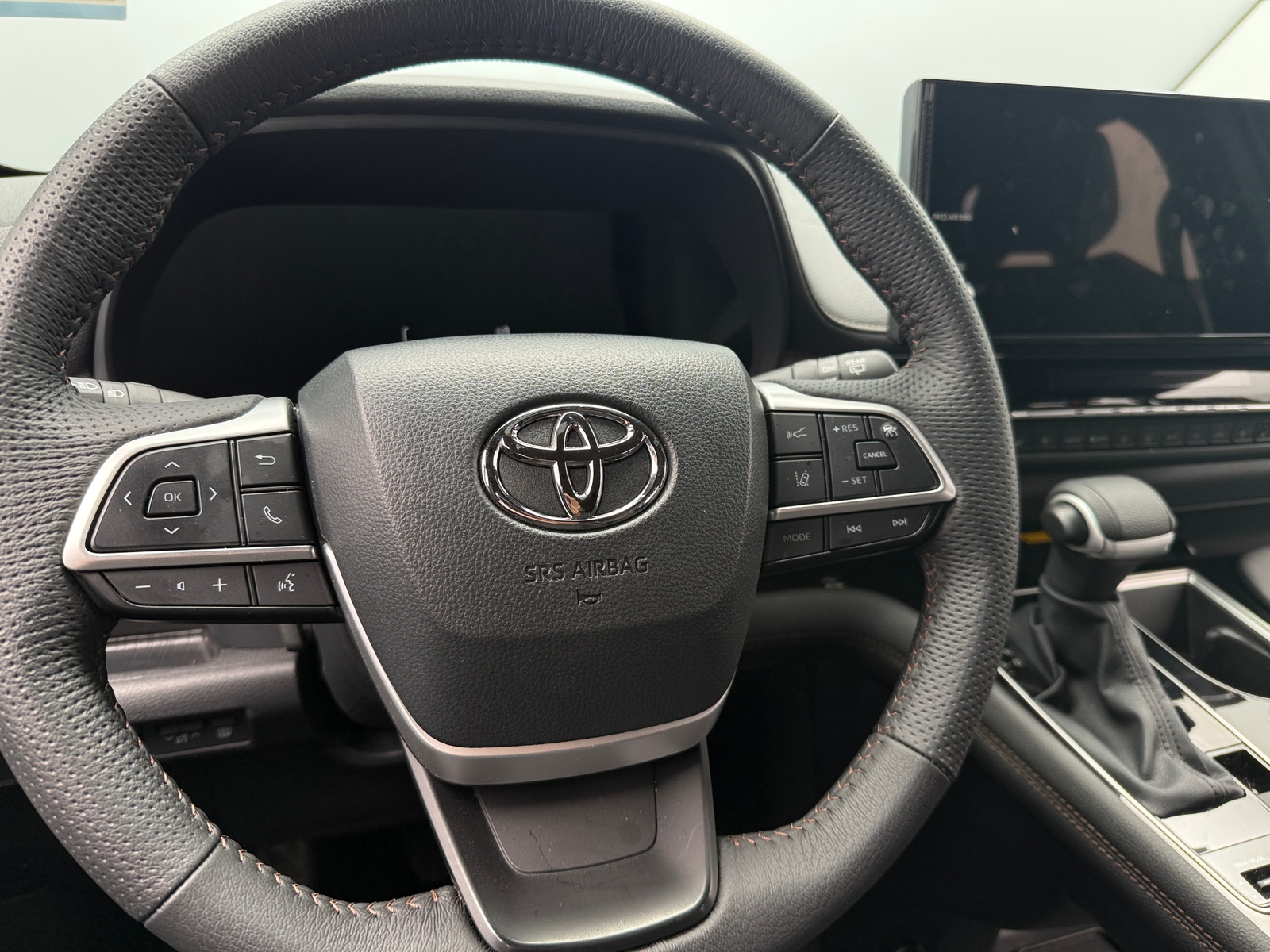 Thumbnail: 2025 Toyota Sienna - 4