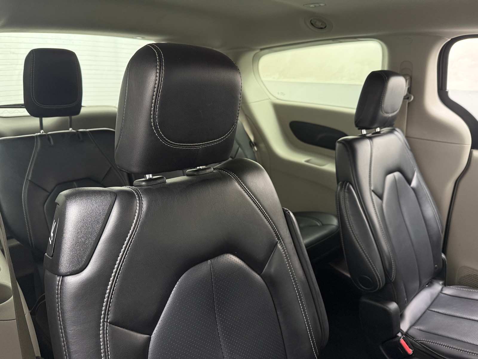 Thumbnail: 2023 Chrysler Pacifica - 5