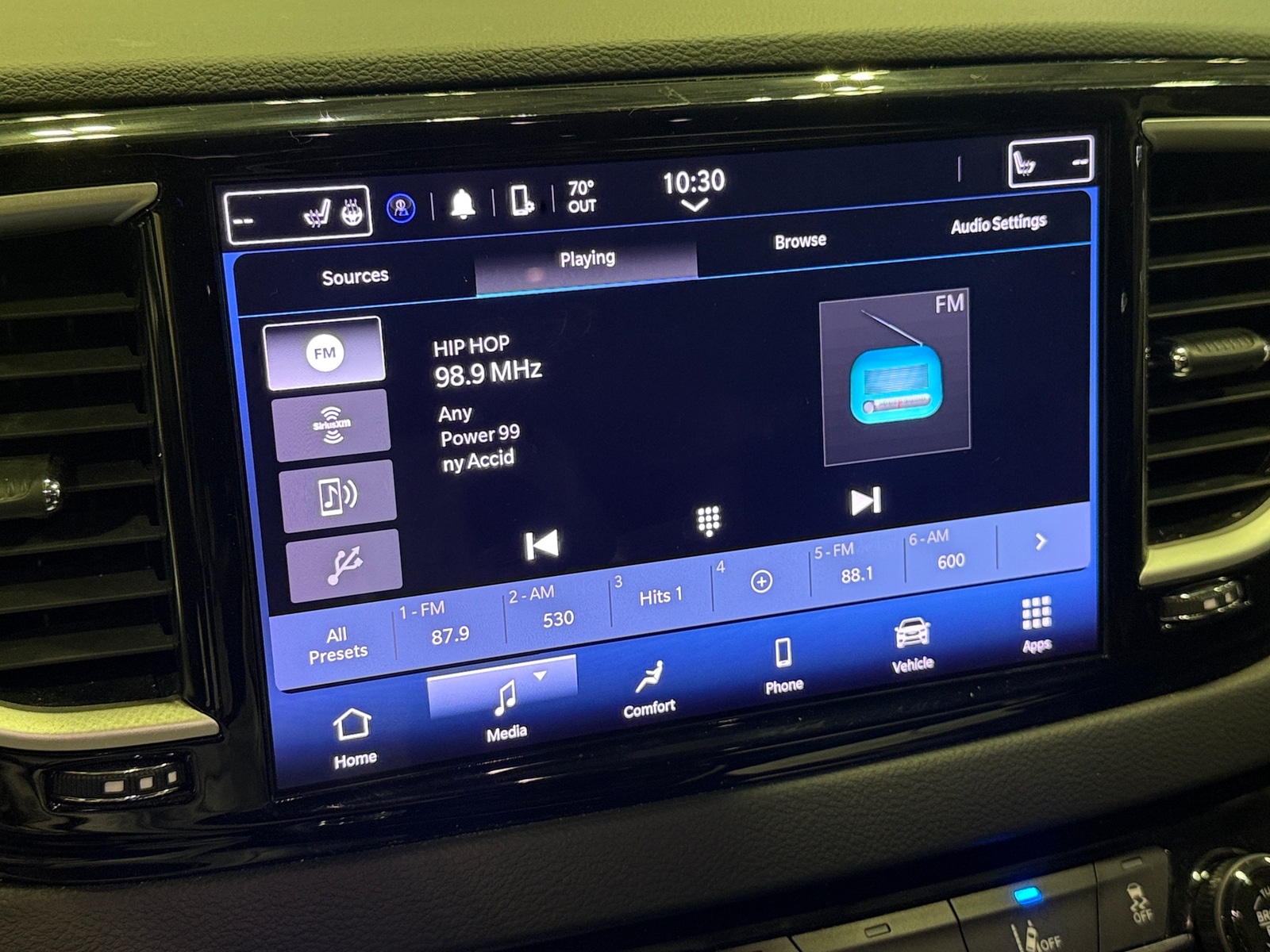 Thumbnail: 2023 Chrysler Pacifica - 3