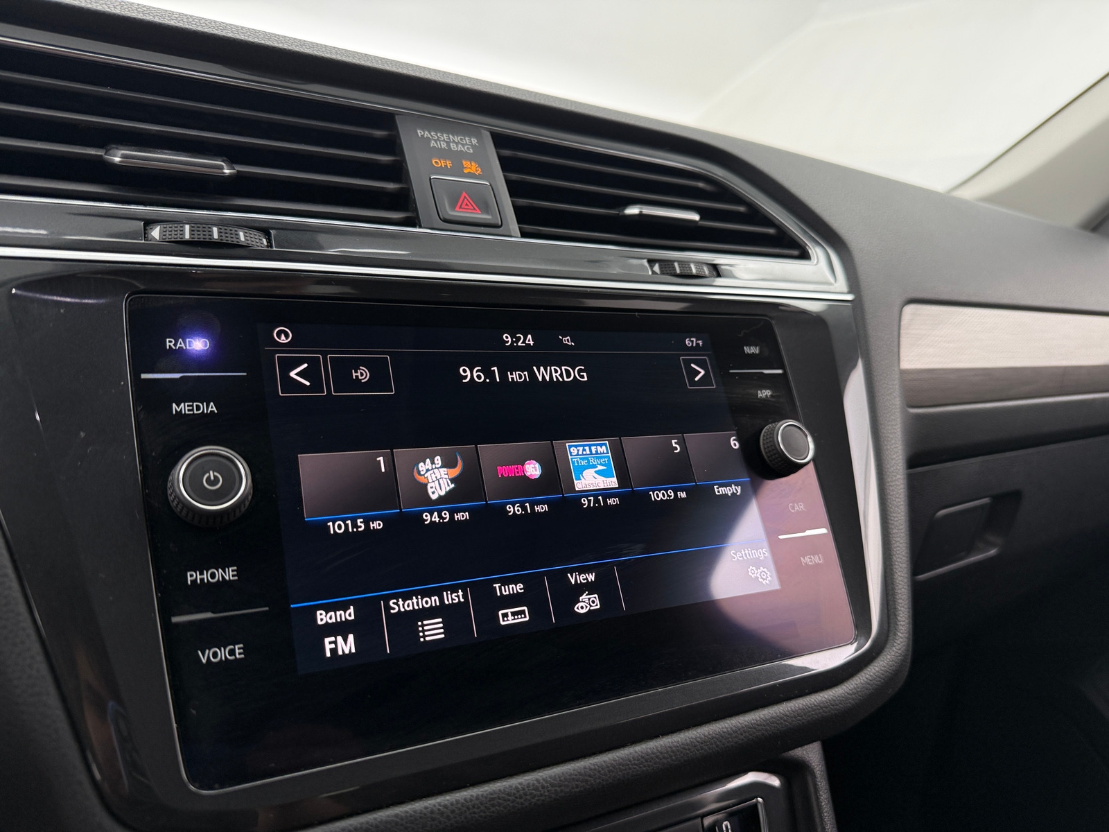 Thumbnail: 2018 Volkswagen Tiguan - 3