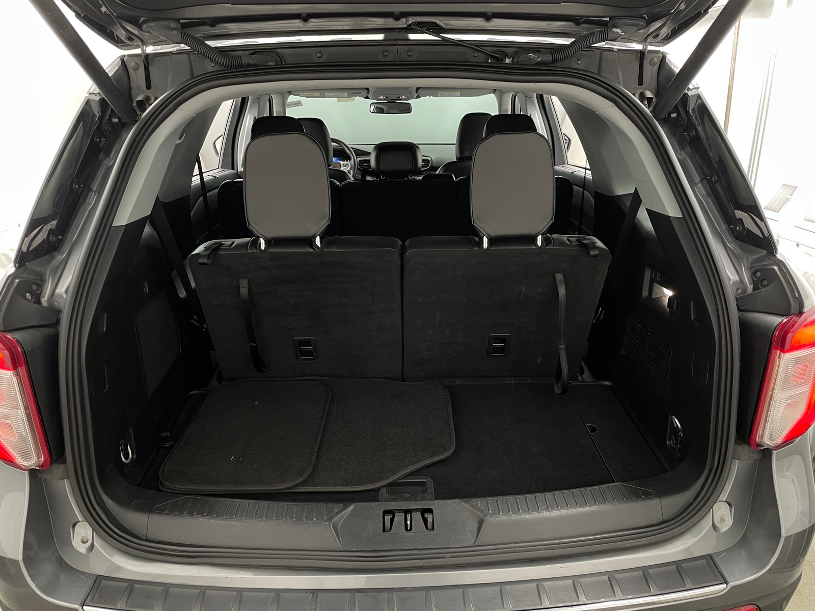 Thumbnail: 2023 Ford Explorer - 6