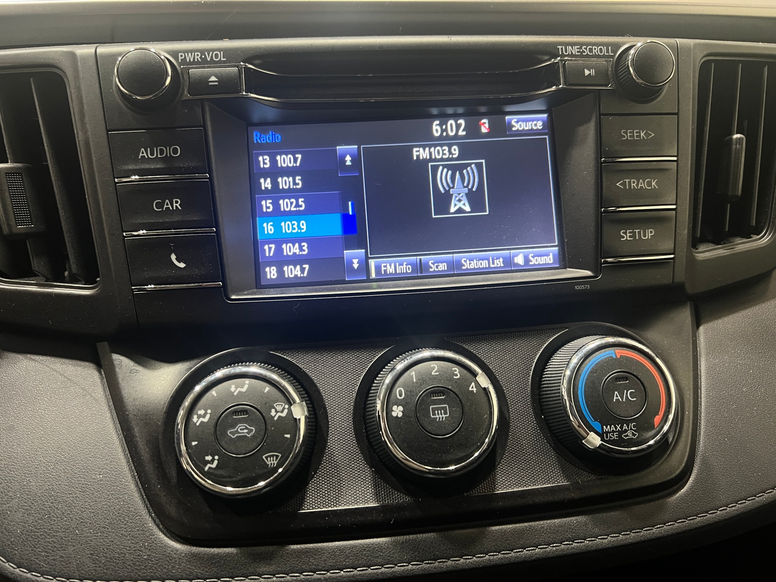 Thumbnail: 2016 Toyota RAV4 - 4