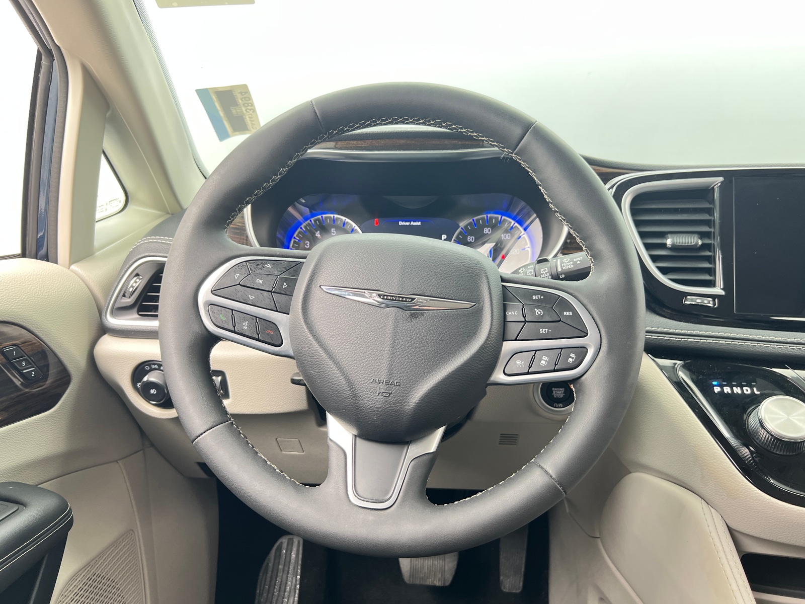 Thumbnail: 2023 Chrysler Pacifica - 4