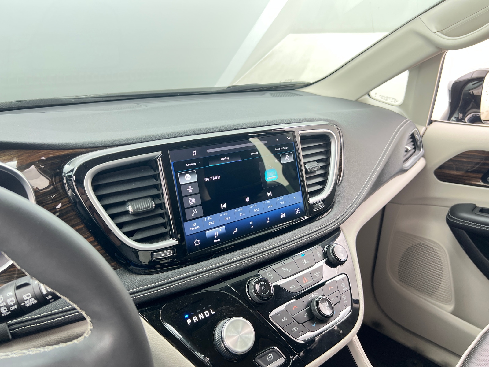 Thumbnail: 2023 Chrysler Pacifica - 3