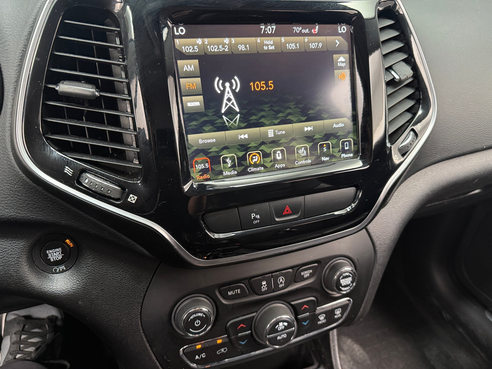 Thumbnail: 2019 Jeep Cherokee - 3