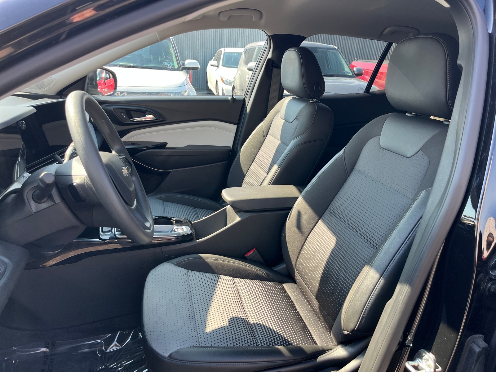 Thumbnail: 2025 Chevrolet Trax - 2