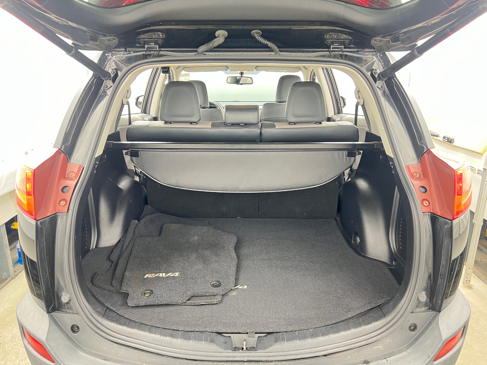 Thumbnail: 2013 Toyota RAV4 - 6