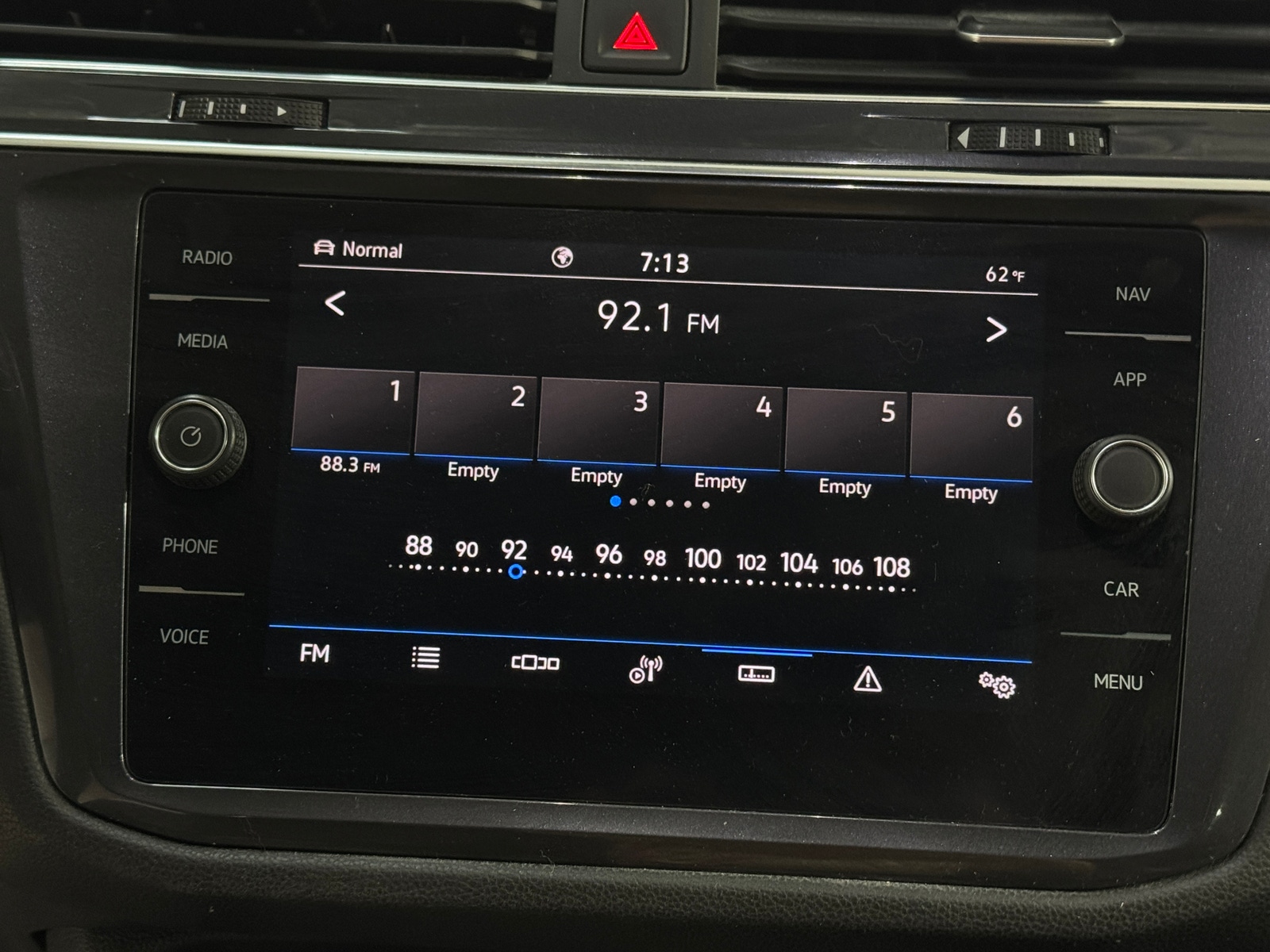 Thumbnail: 2021 Volkswagen Tiguan - 3