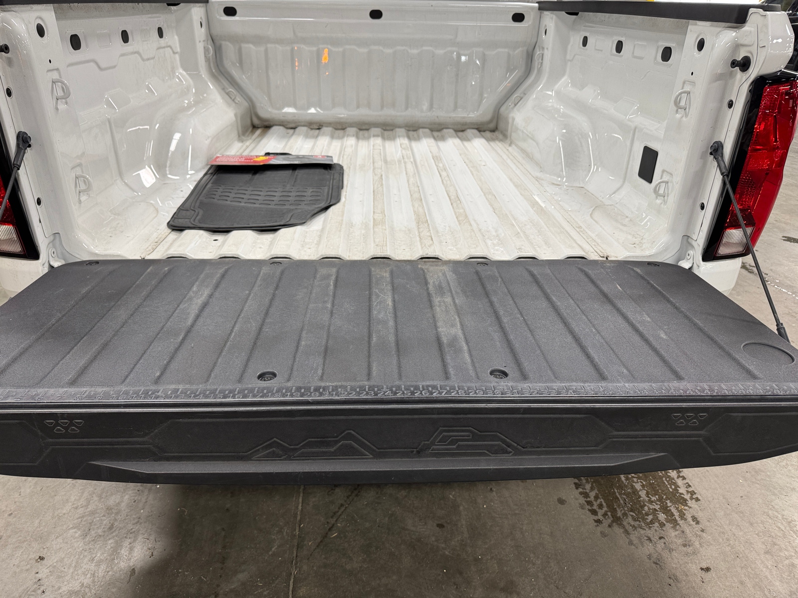 Thumbnail: 2023 Chevrolet Colorado - 7