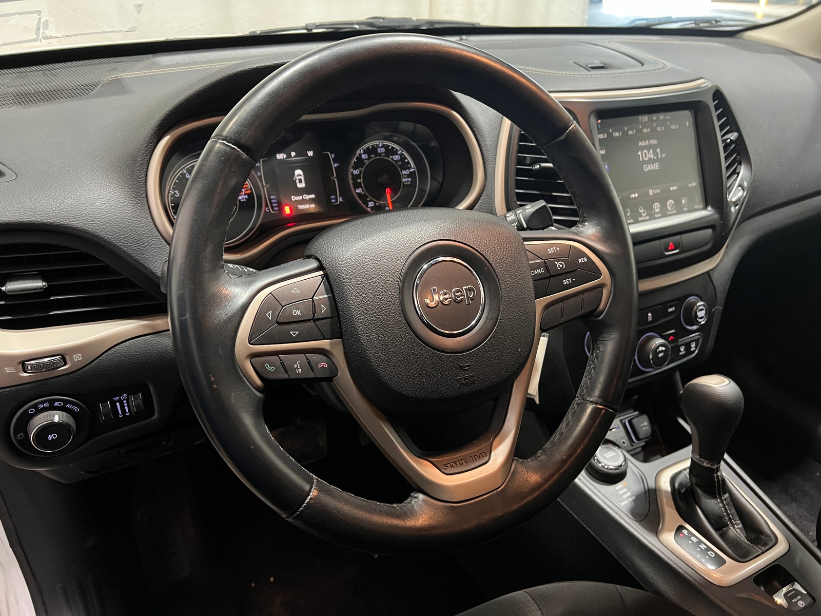 Thumbnail: 2017 Jeep Cherokee - 5