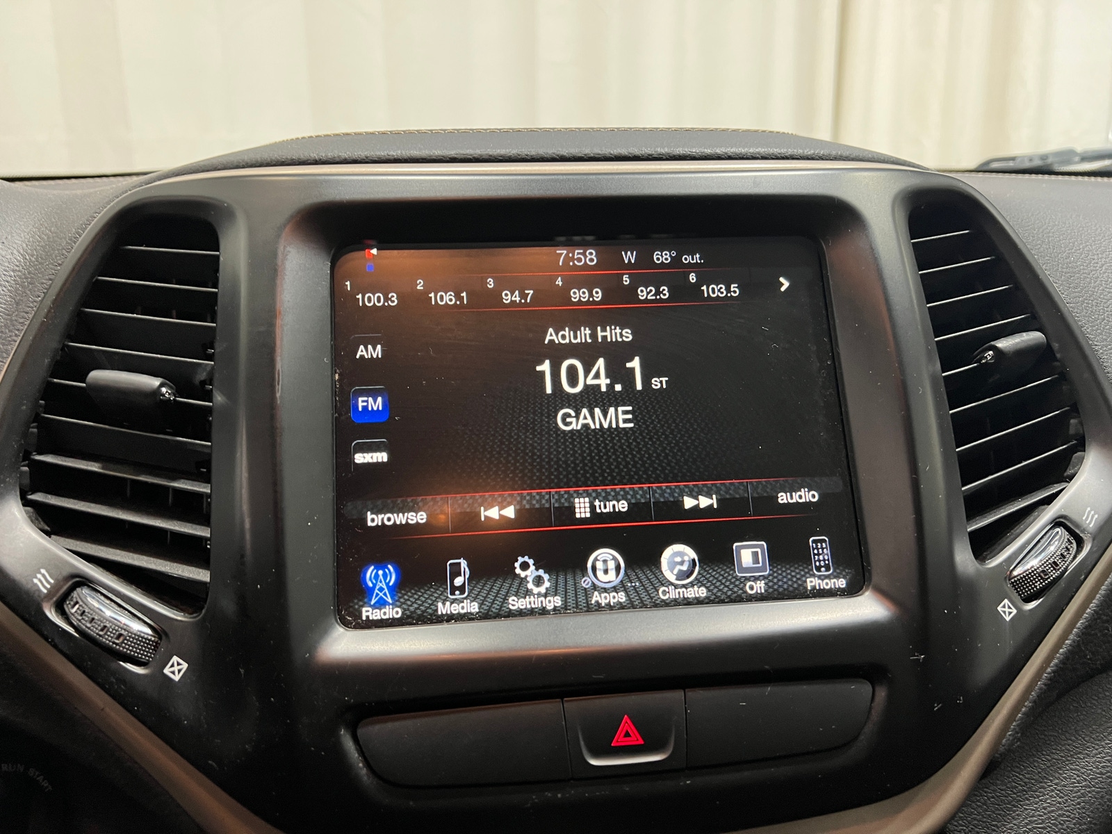 Thumbnail: 2017 Jeep Cherokee - 4