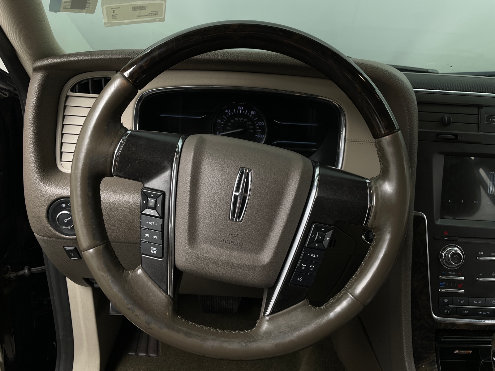 Thumbnail: 2017 Lincoln Navigator - 4