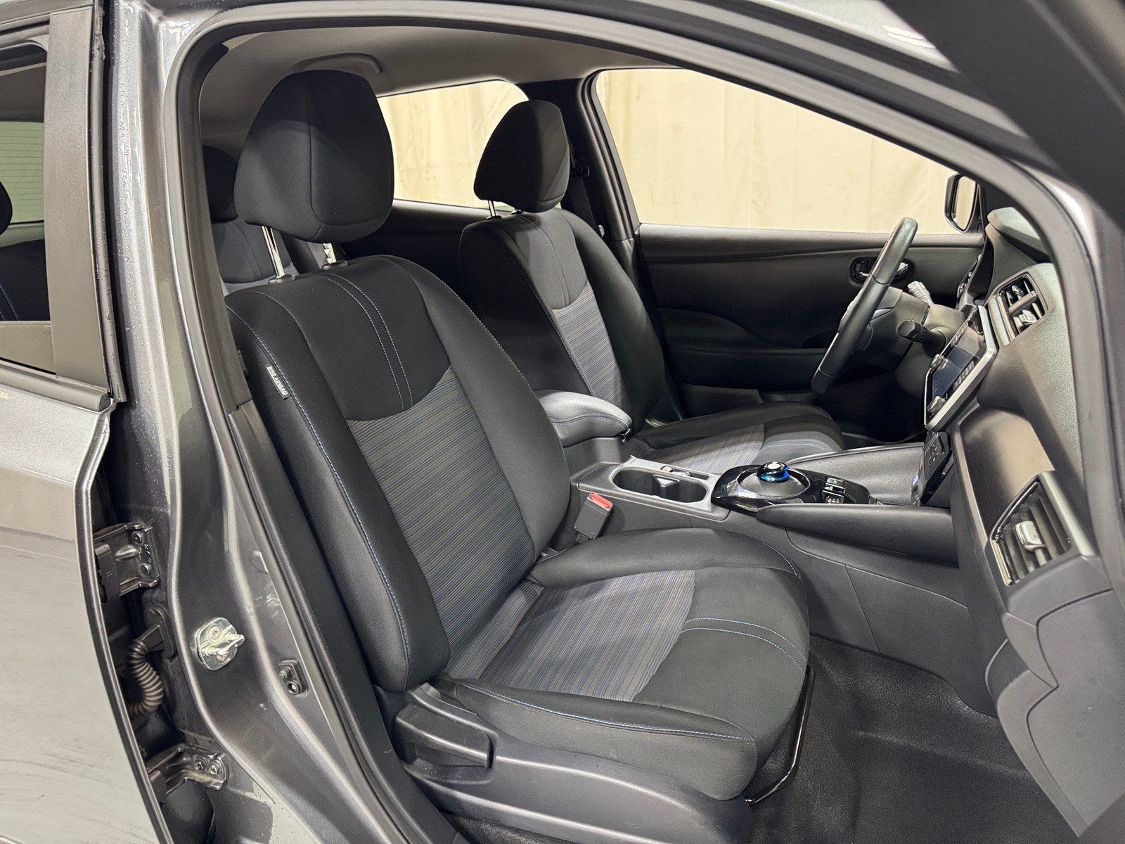 Thumbnail: 2023 Nissan Leaf - 2