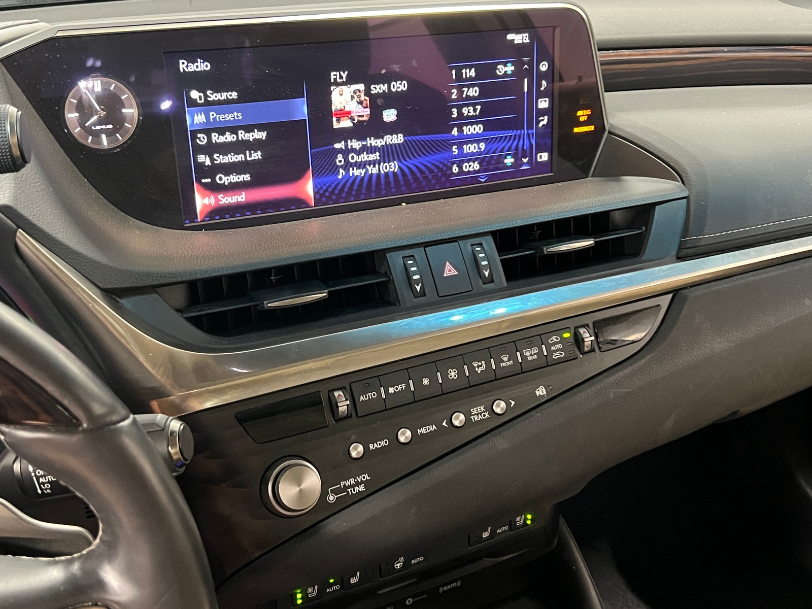 Thumbnail: 2021 Lexus ES - 3