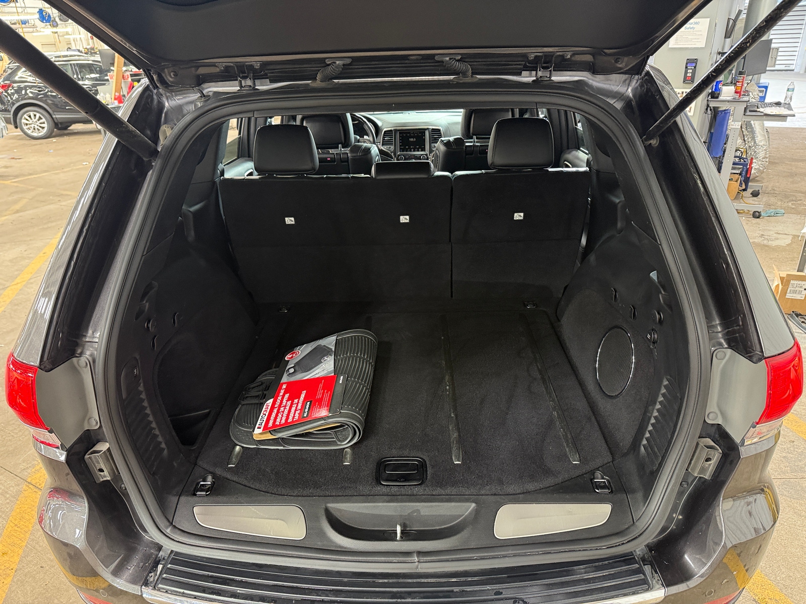 Thumbnail: 2015 Jeep Grand Cherokee - 6