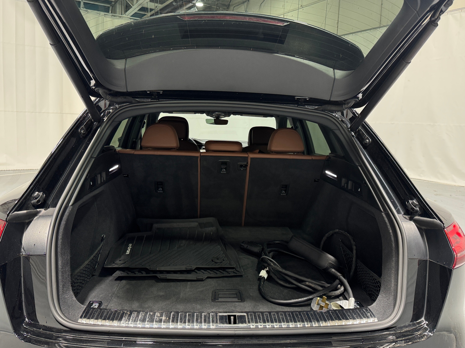 Thumbnail: 2022 Audi e-tron - 6