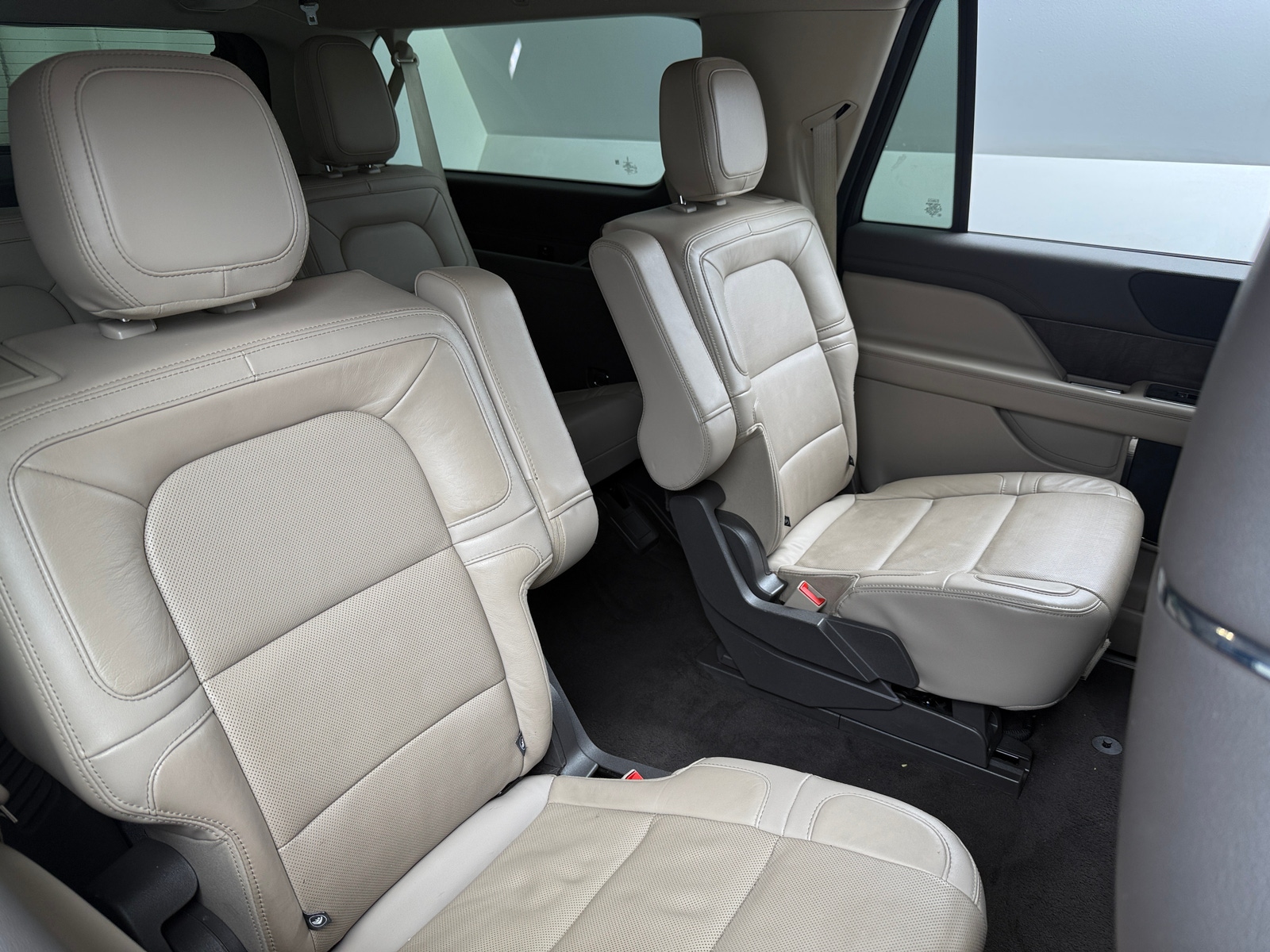 Thumbnail: 2022 Lincoln Navigator L - 5