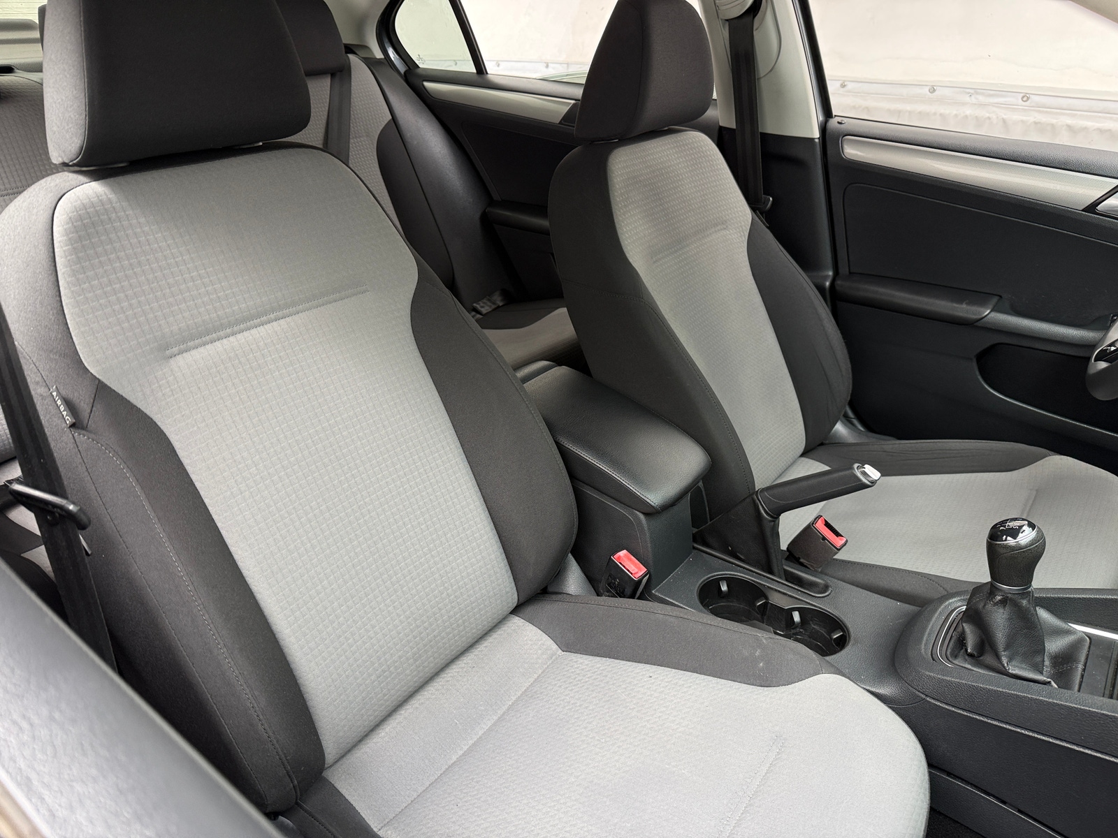 Thumbnail: 2017 Volkswagen Jetta - 2