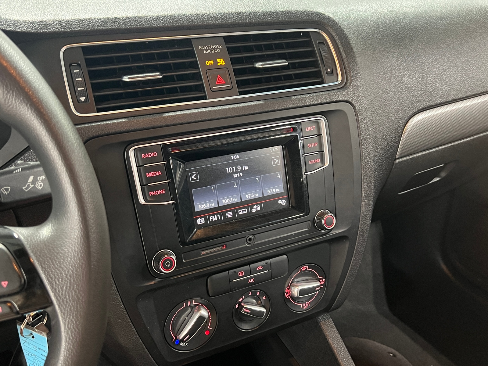 Thumbnail: 2017 Volkswagen Jetta - 4