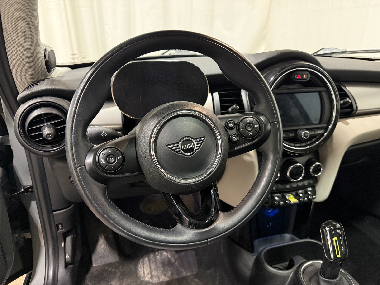 Thumbnail: 2021 MINI Cooper Hardtop - 4