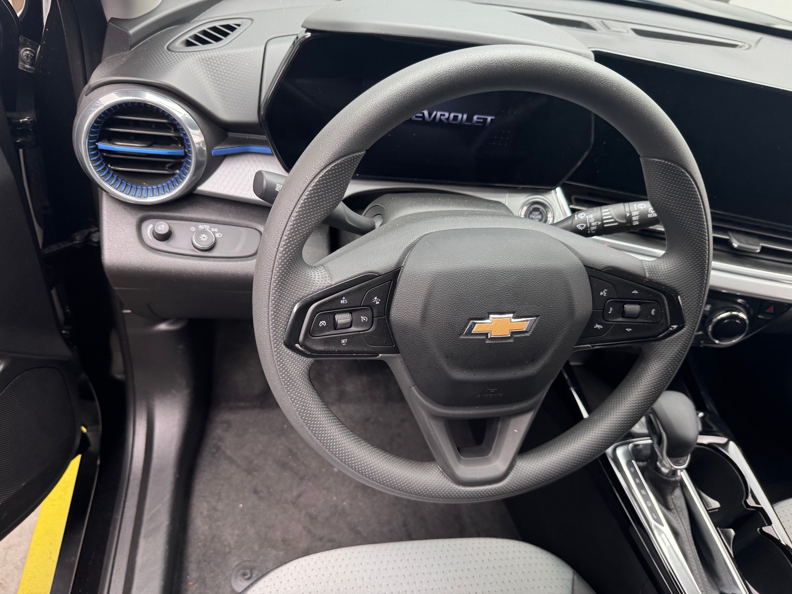 Thumbnail: 2025 Chevrolet Trax - 5