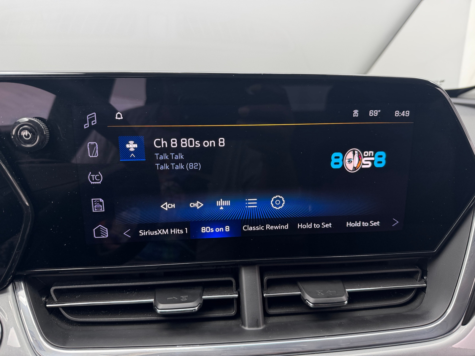 Thumbnail: 2025 Chevrolet Trax - 4