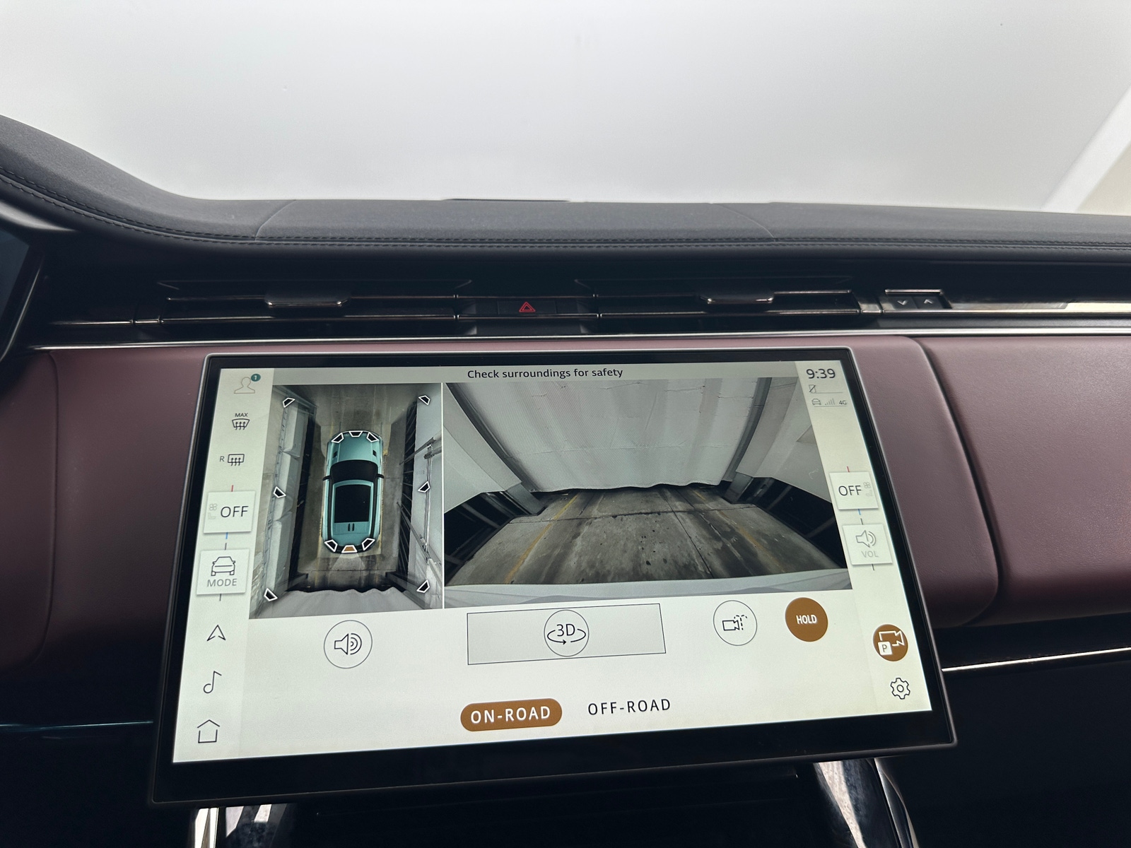 Thumbnail: 2024 Land Rover Range Rover Sport - 3