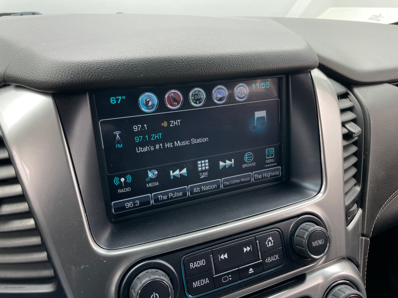 Thumbnail: 2020 Chevrolet Suburban - 3